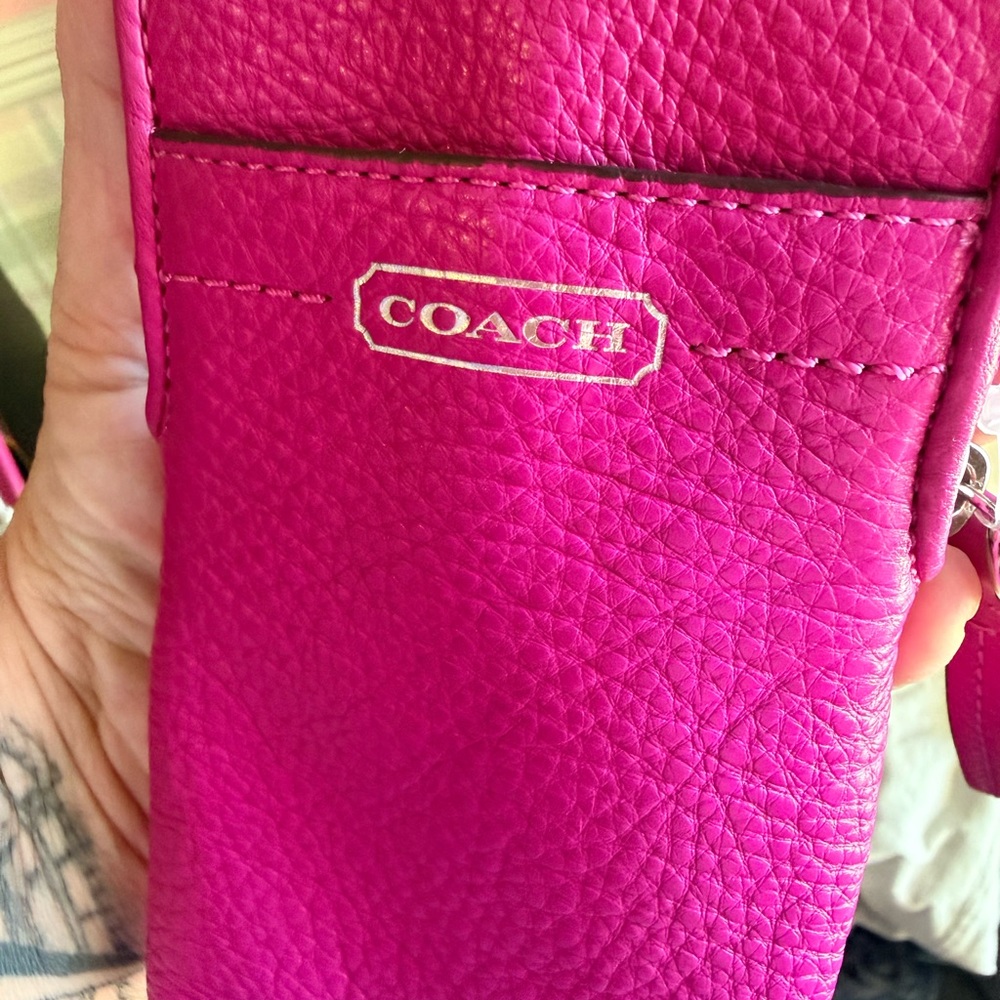 NWT COACH Hot Pink Pebbled Leather Wristlet. - Picture 6 of 6